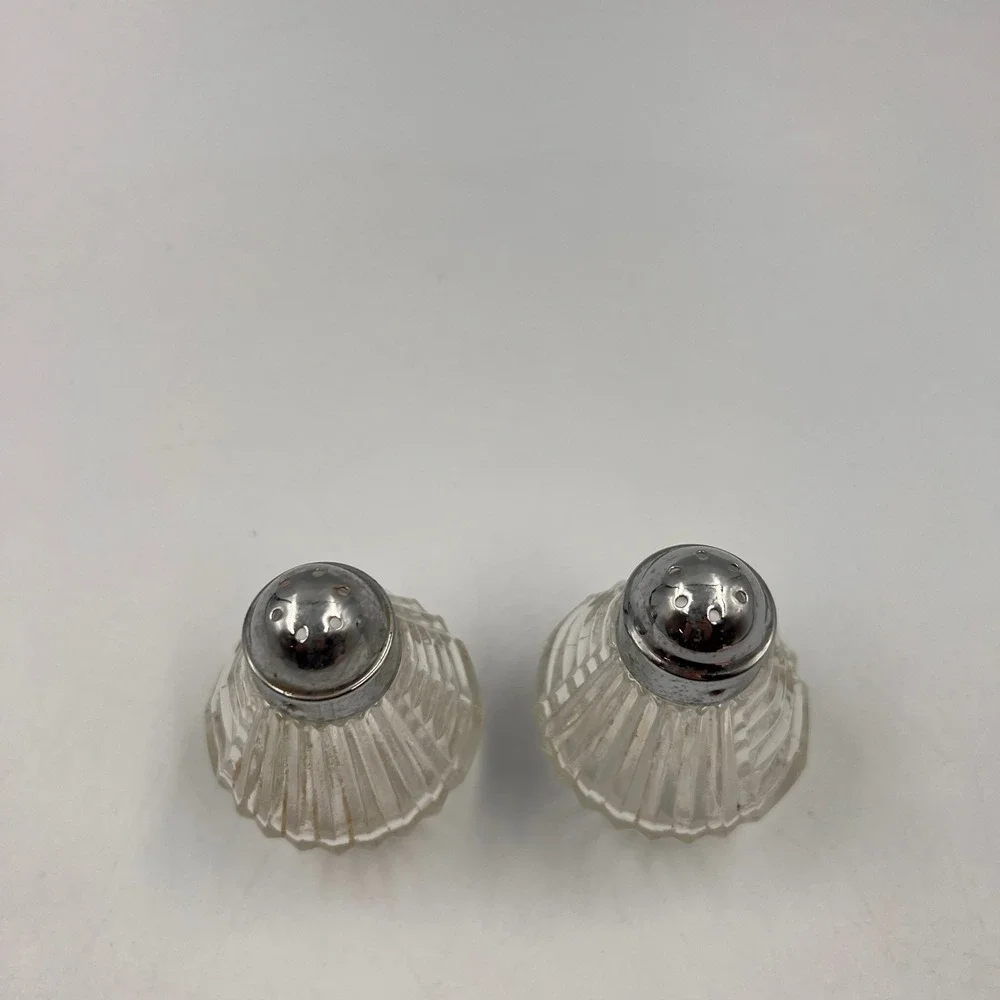 Vintage Art Deco Clear Pressed Glass Salt and Pepper Shakers Chrome Lids Ribbed‎